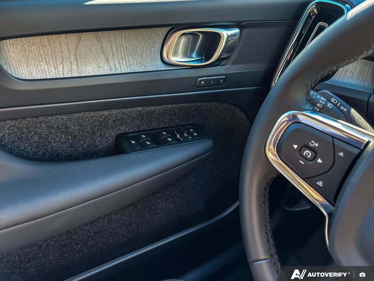 2026 Volvo XC40 Core Dark Theme-17