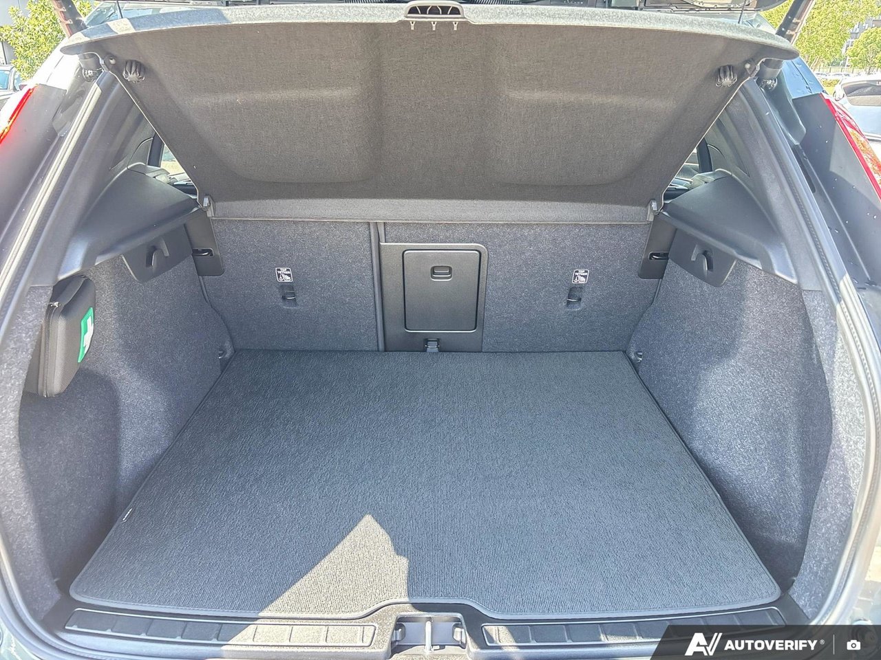 2026 Volvo XC40 Core Dark Theme-8