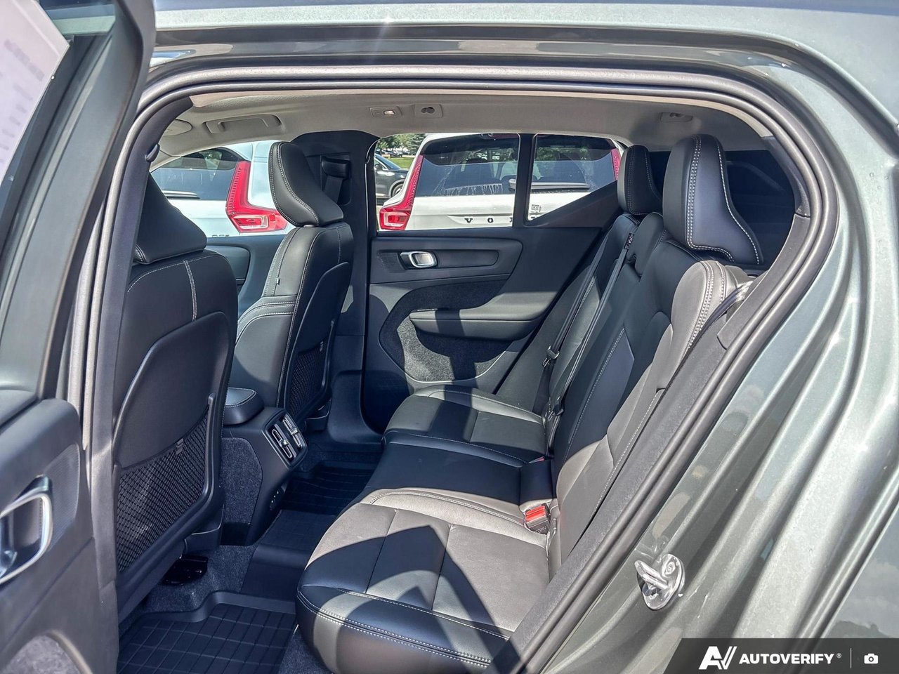 2026 Volvo XC40 Core Dark Theme-23