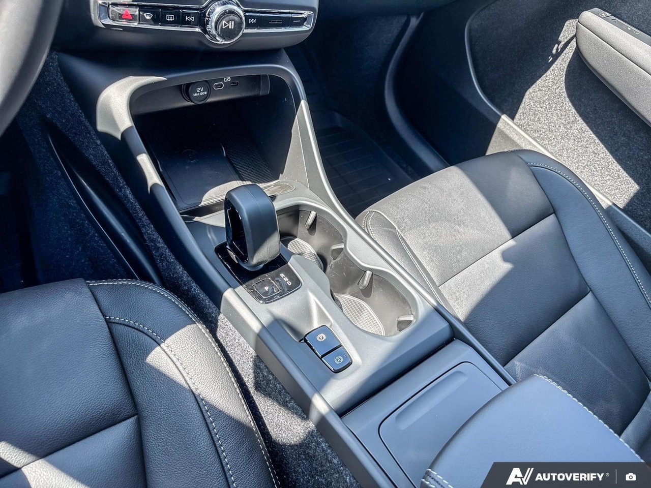 2026 Volvo XC40 Core Dark Theme-18
