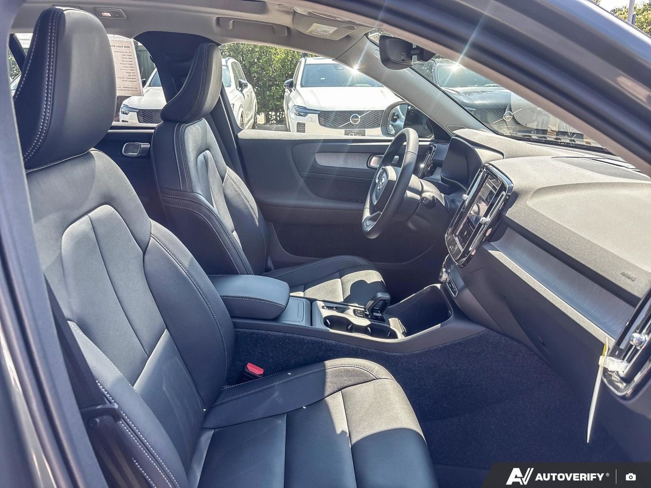 2026 Volvo XC40 Core Dark Theme-22