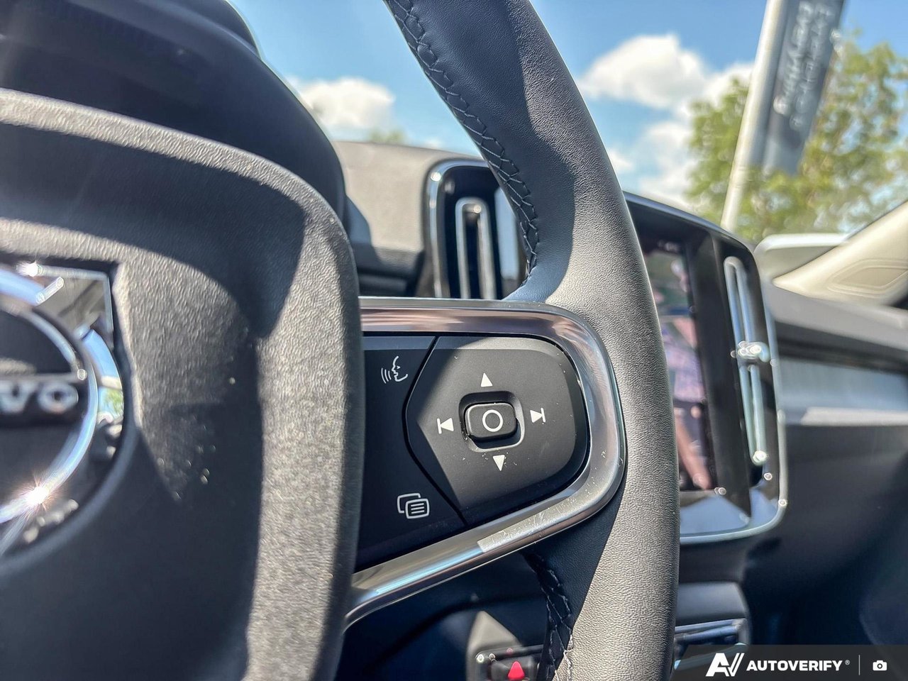 2026 Volvo XC40 Core Dark Theme-16