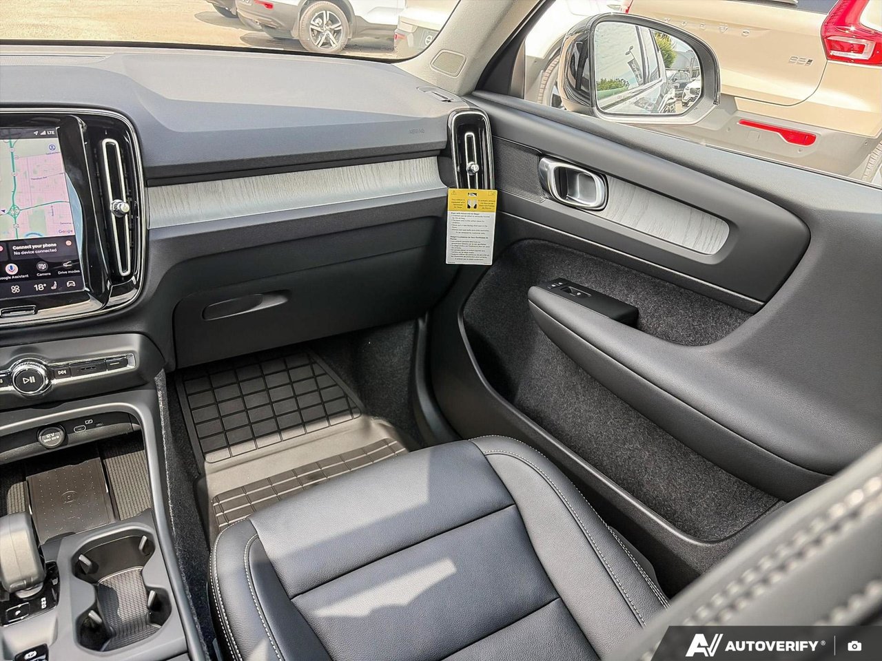 2026 Volvo XC40 Core Dark Theme-25