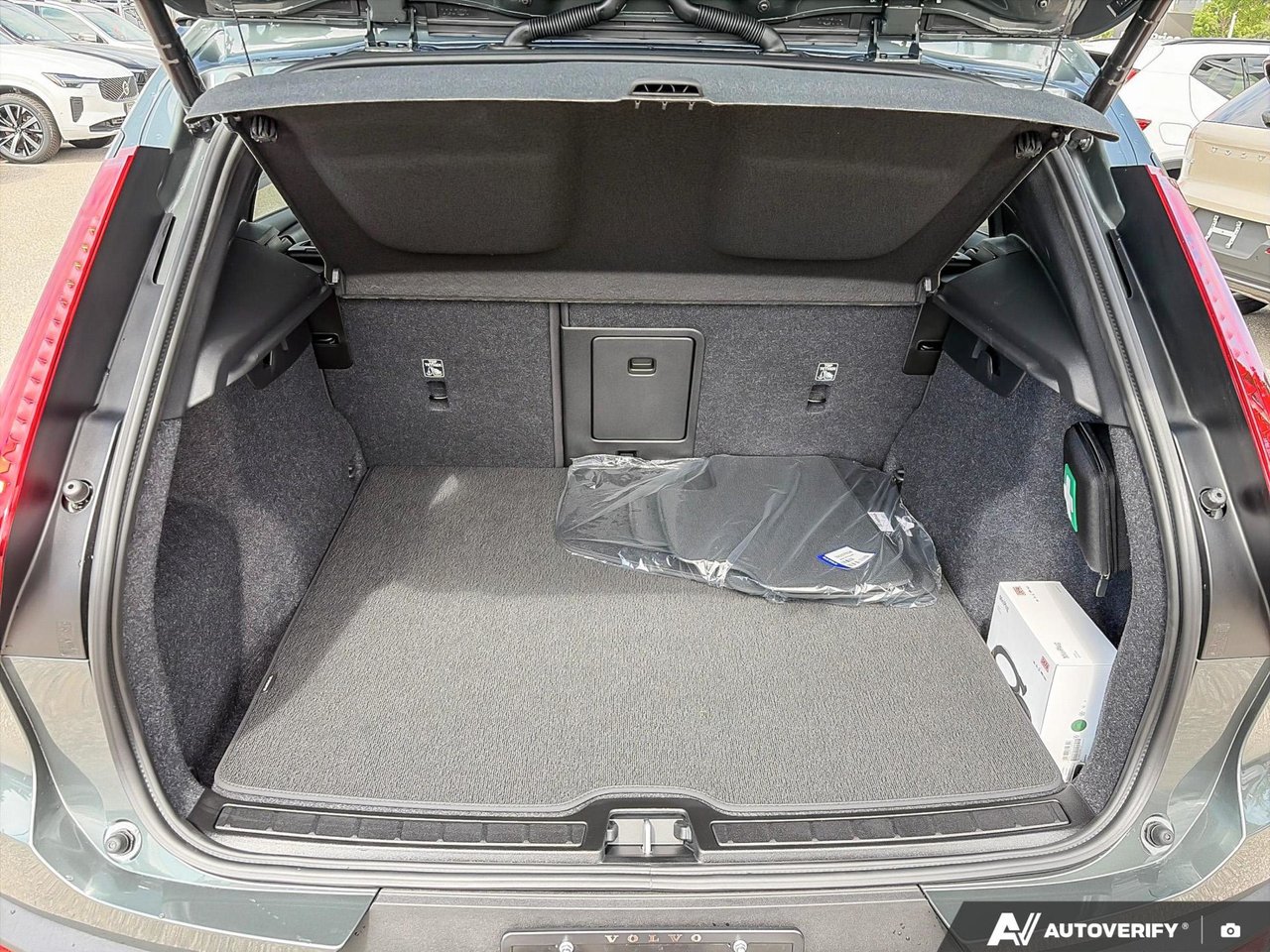 2026 Volvo XC40 Core Dark Theme-8