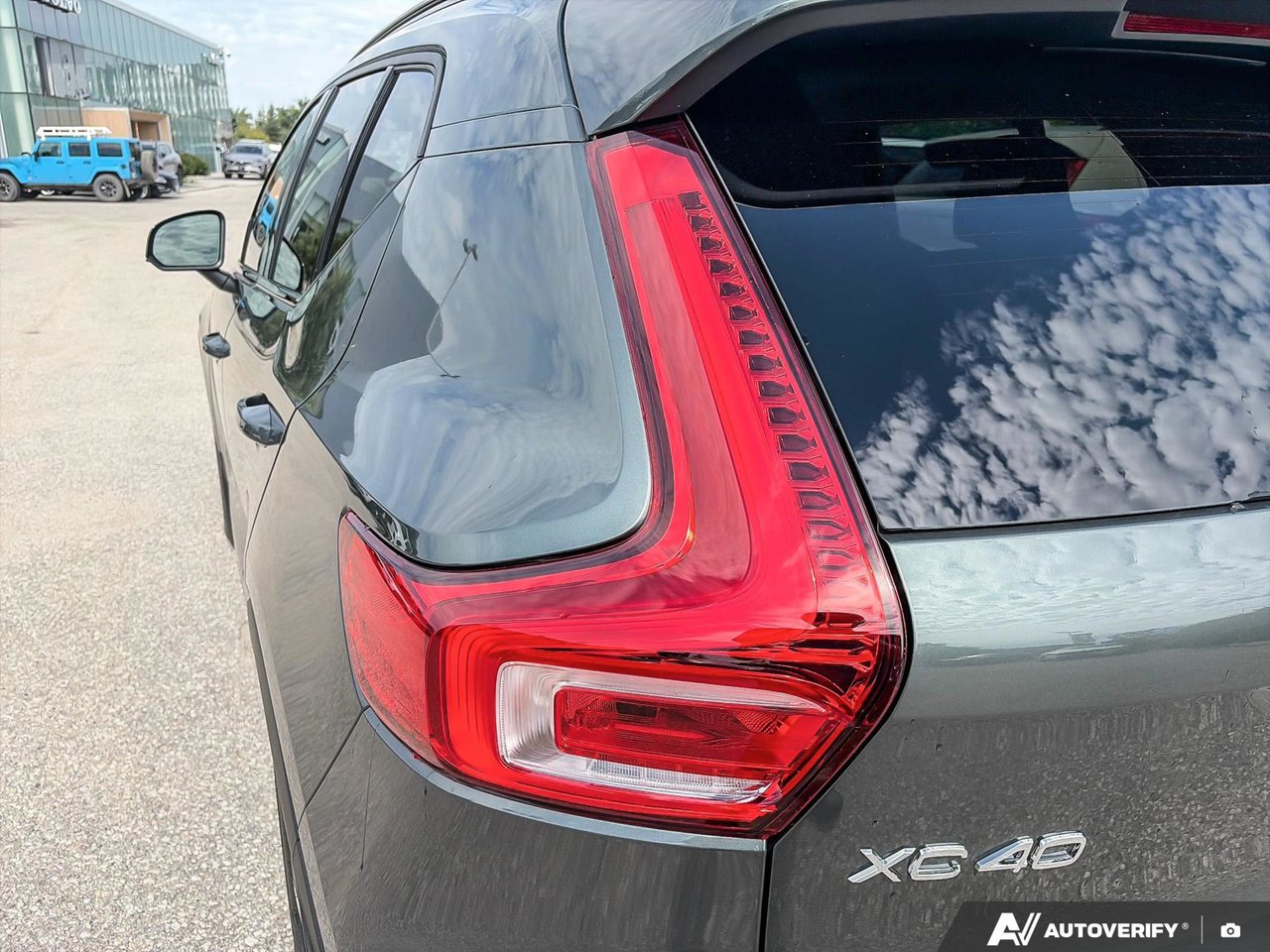 2026 Volvo XC40 Core Dark Theme-12