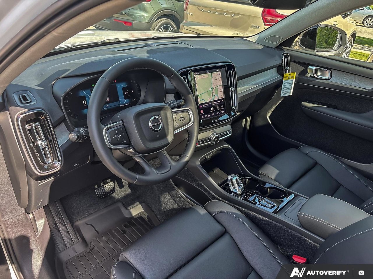 2026 Volvo XC40 Plus Dark Theme-12