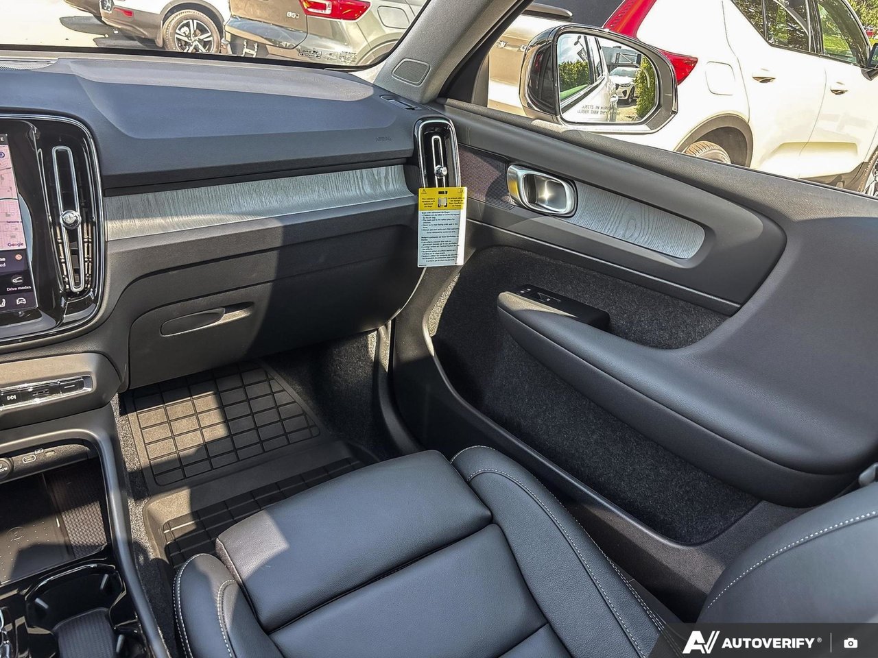 2026 Volvo XC40 Plus Dark Theme-24