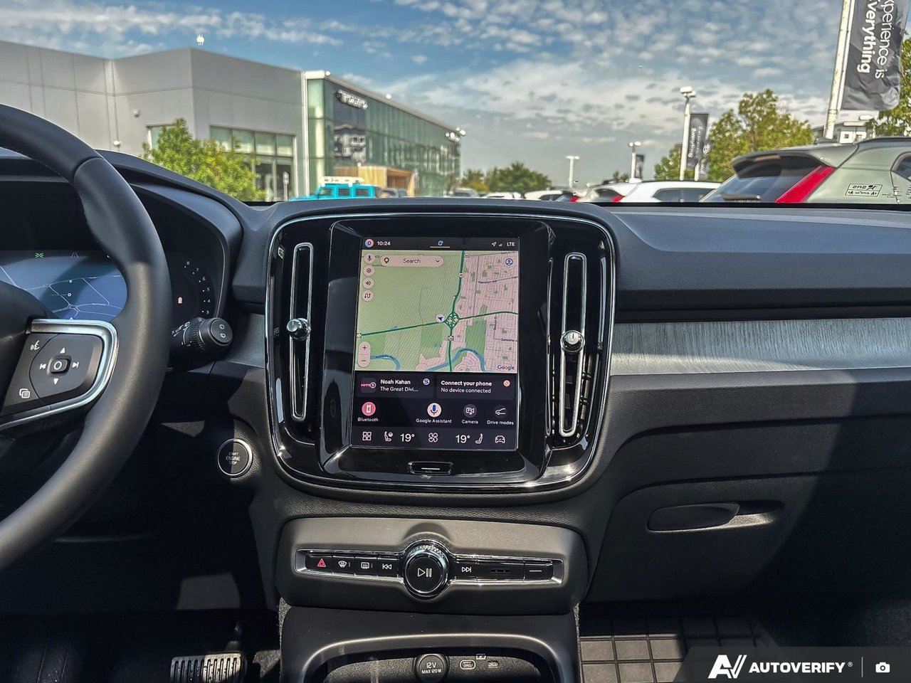 2026 Volvo XC40 Plus Dark Theme-18