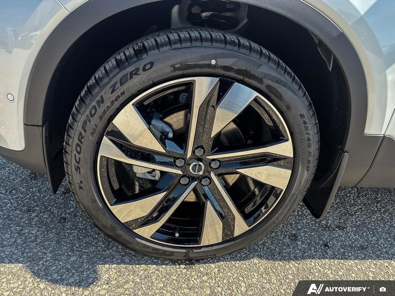 2026 Volvo XC40 Plus Dark Theme-8