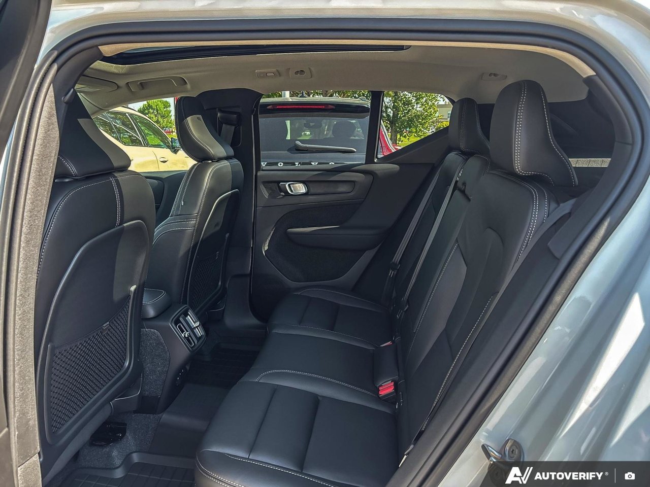 2026 Volvo XC40 Plus Dark Theme-22