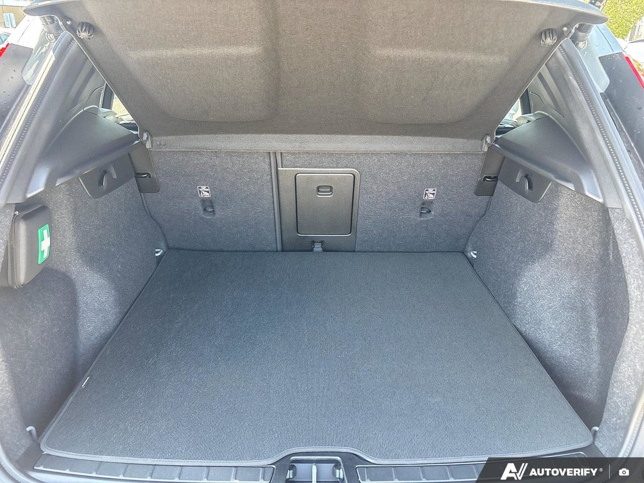 2026 Volvo XC40 Core Dark Theme-8