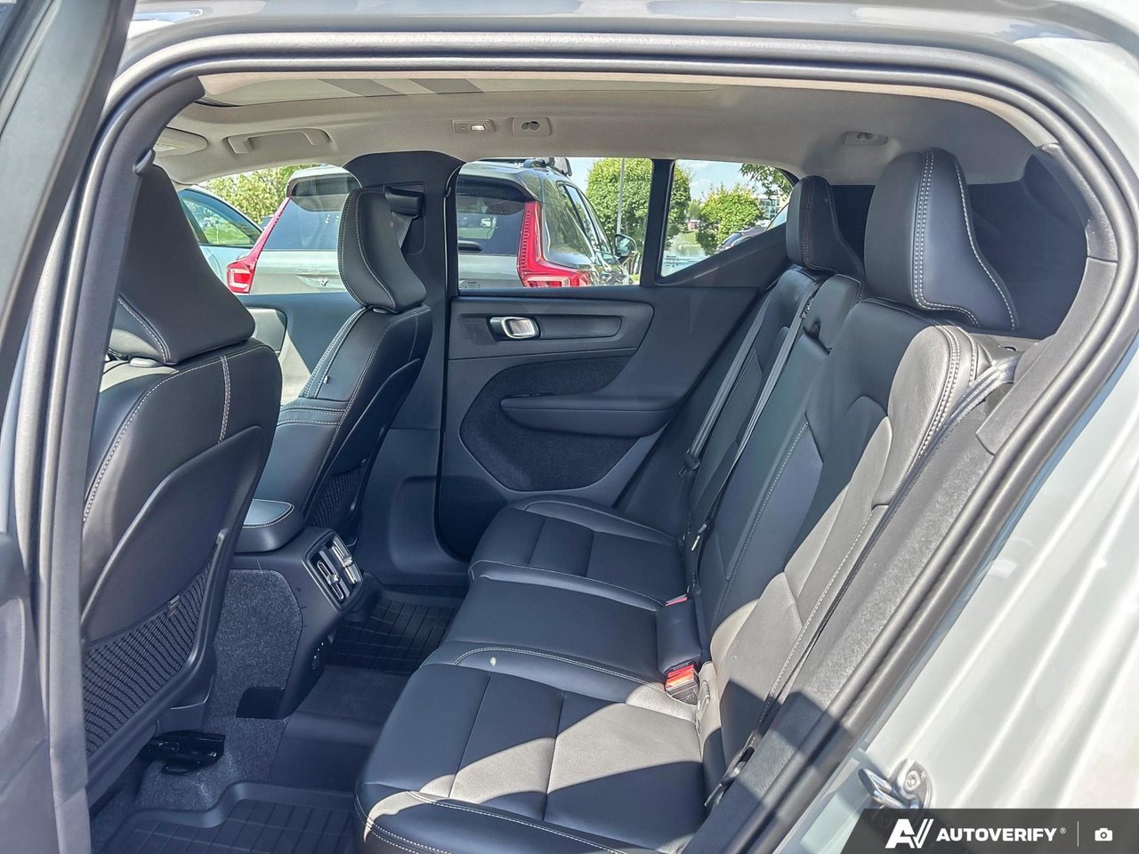 2026 Volvo XC40 Core Dark Theme-23