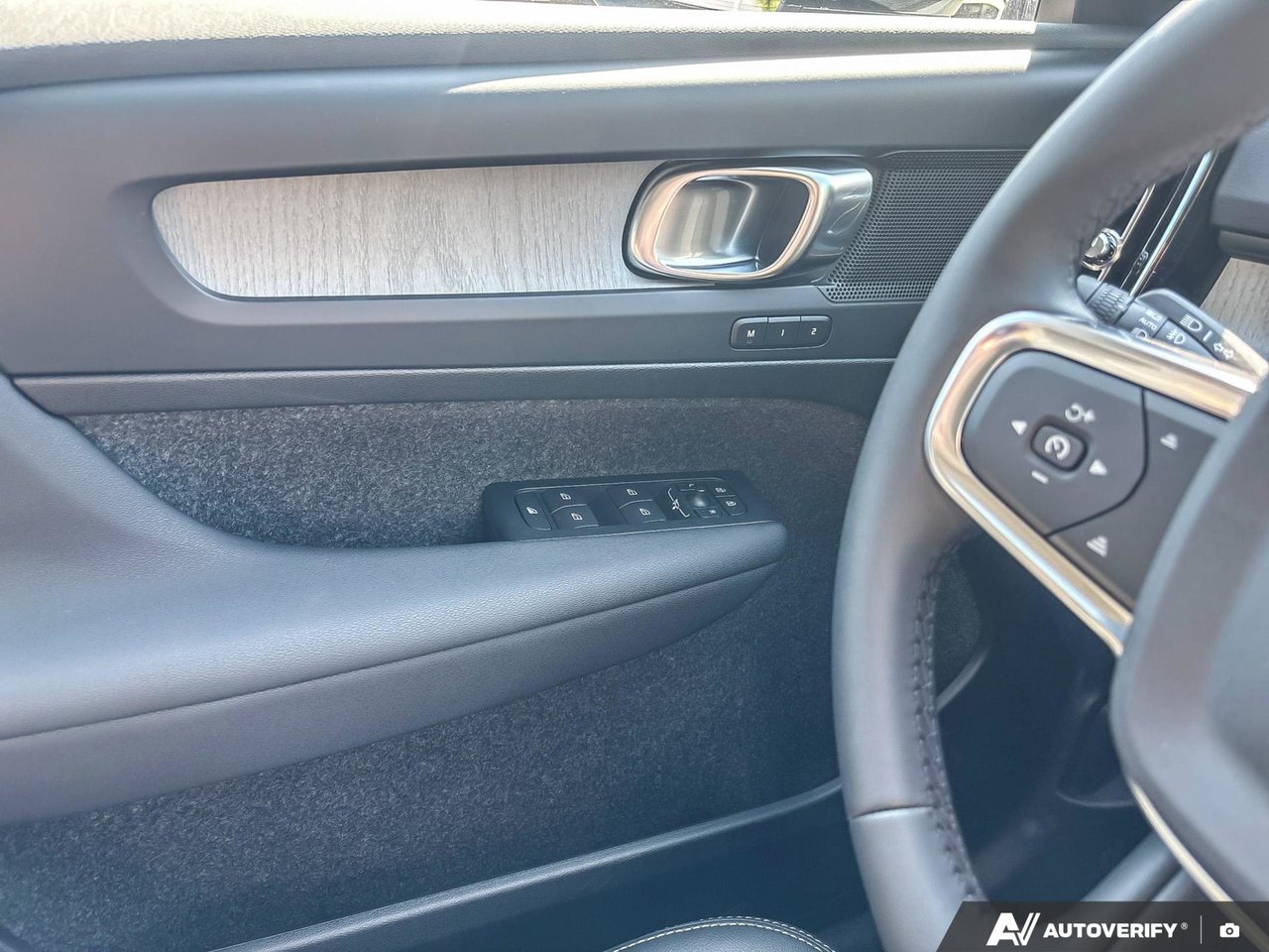 2026 Volvo XC40 Core Dark Theme-17