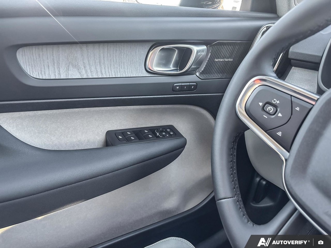 2026 Volvo XC40 Plus Dark Theme-17
