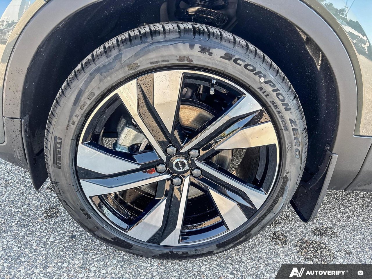 2026 Volvo XC40 Plus Dark Theme-9