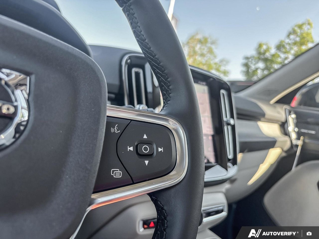 2026 Volvo XC40 Plus Dark Theme-16