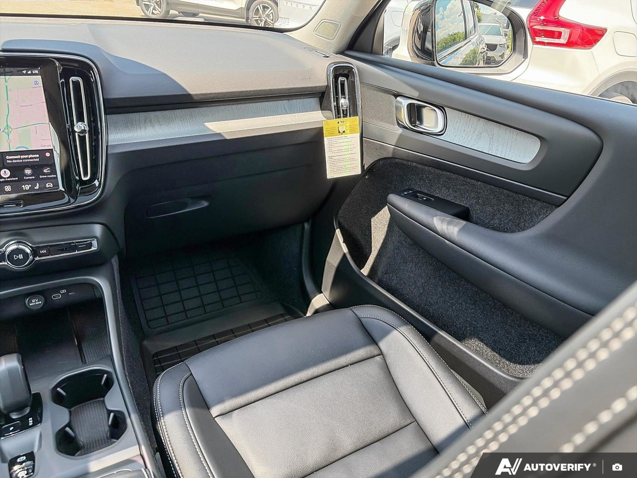 2026 Volvo XC40 Core Dark Theme-25