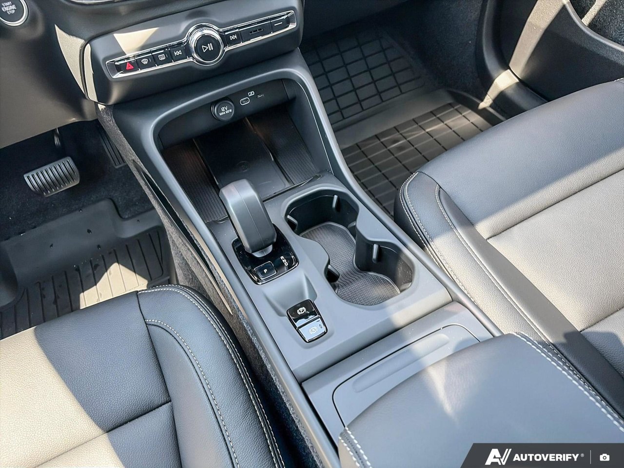 2026 Volvo XC40 Core Dark Theme-18