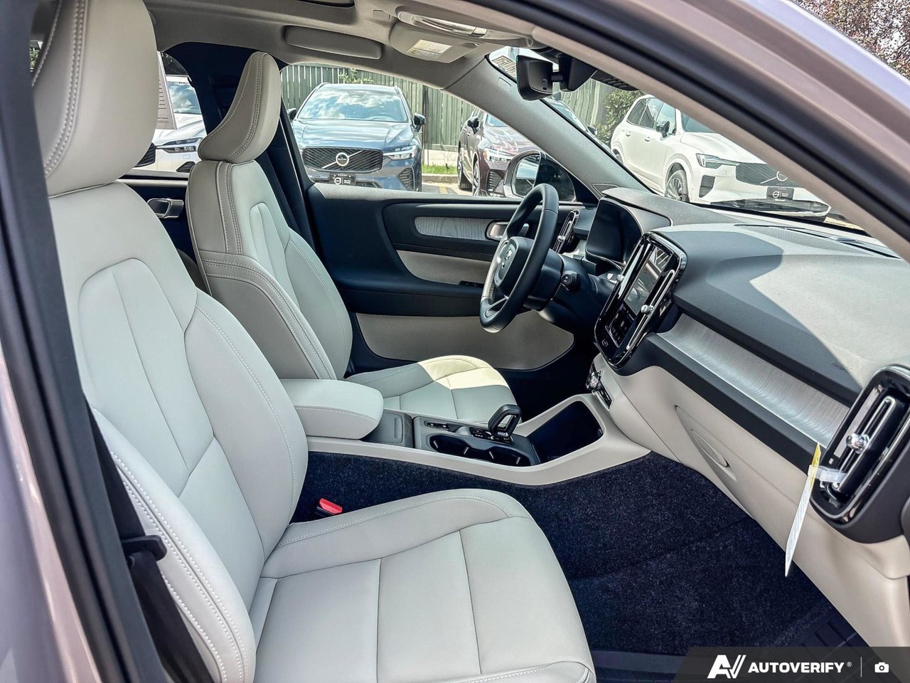 2026 Volvo XC40 Core Dark Theme-22