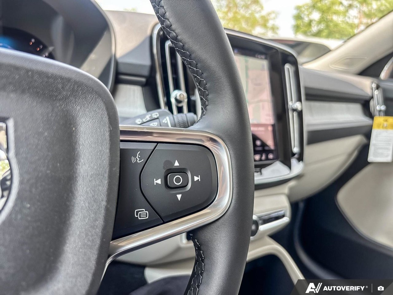 2026 Volvo XC40 Core Dark Theme-16