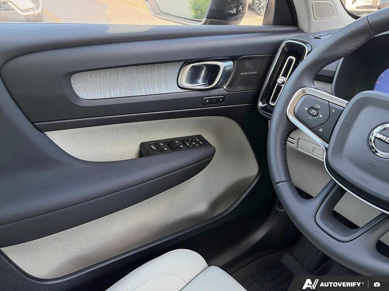 2026 Volvo XC40 Ultra Dark Theme-16