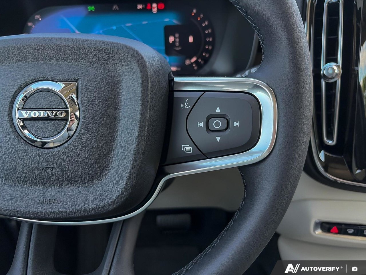 2026 Volvo XC40 Ultra Dark Theme-15