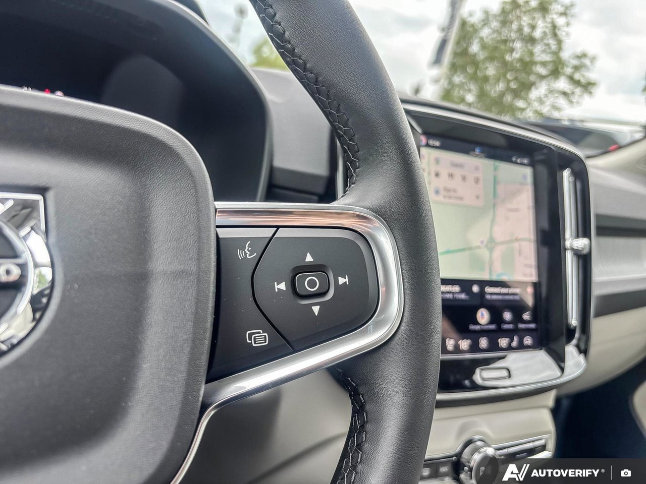 2026 Volvo XC40 Plus Dark Theme-15