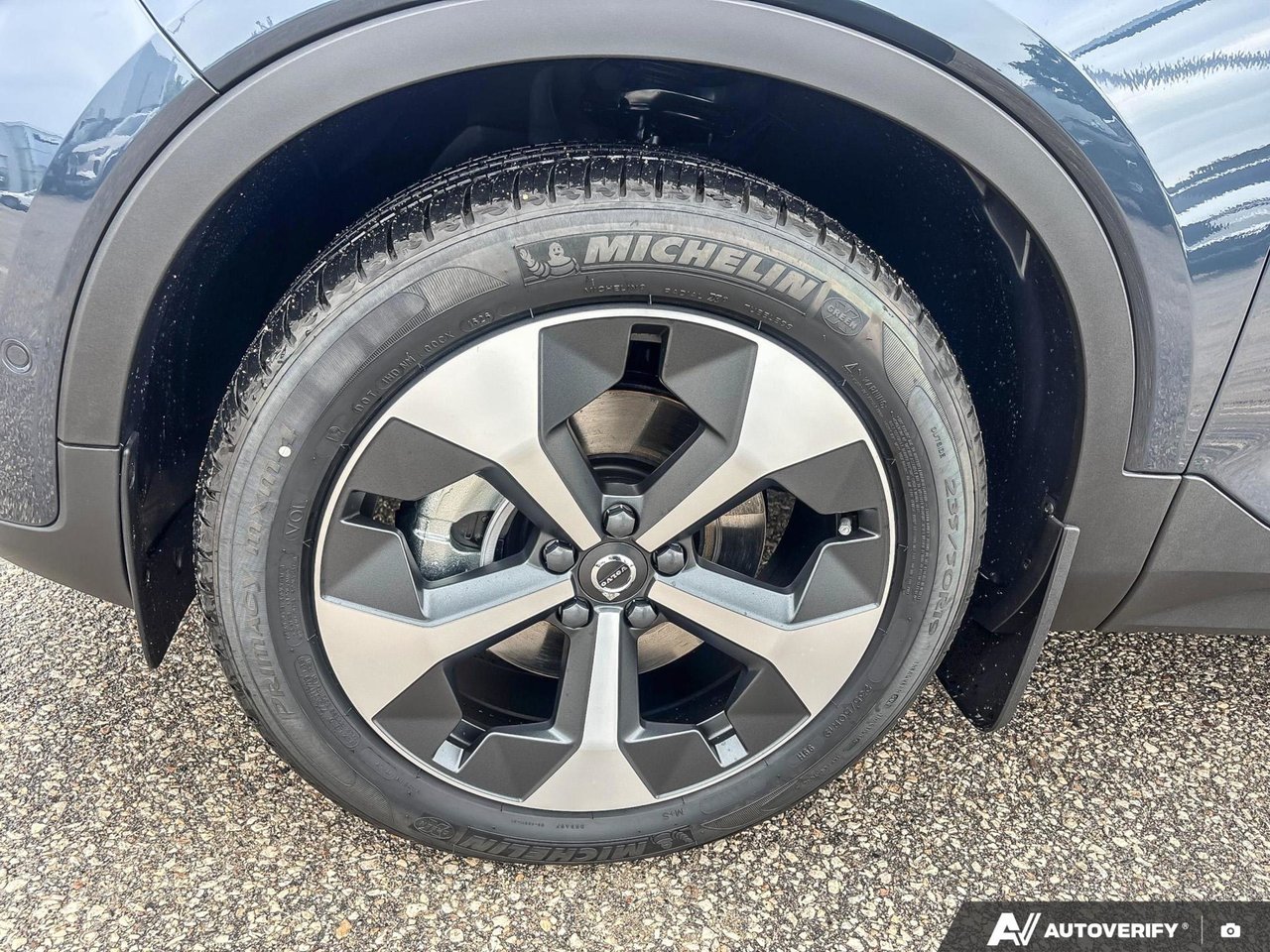 2026 Volvo XC40 Plus Dark Theme-8