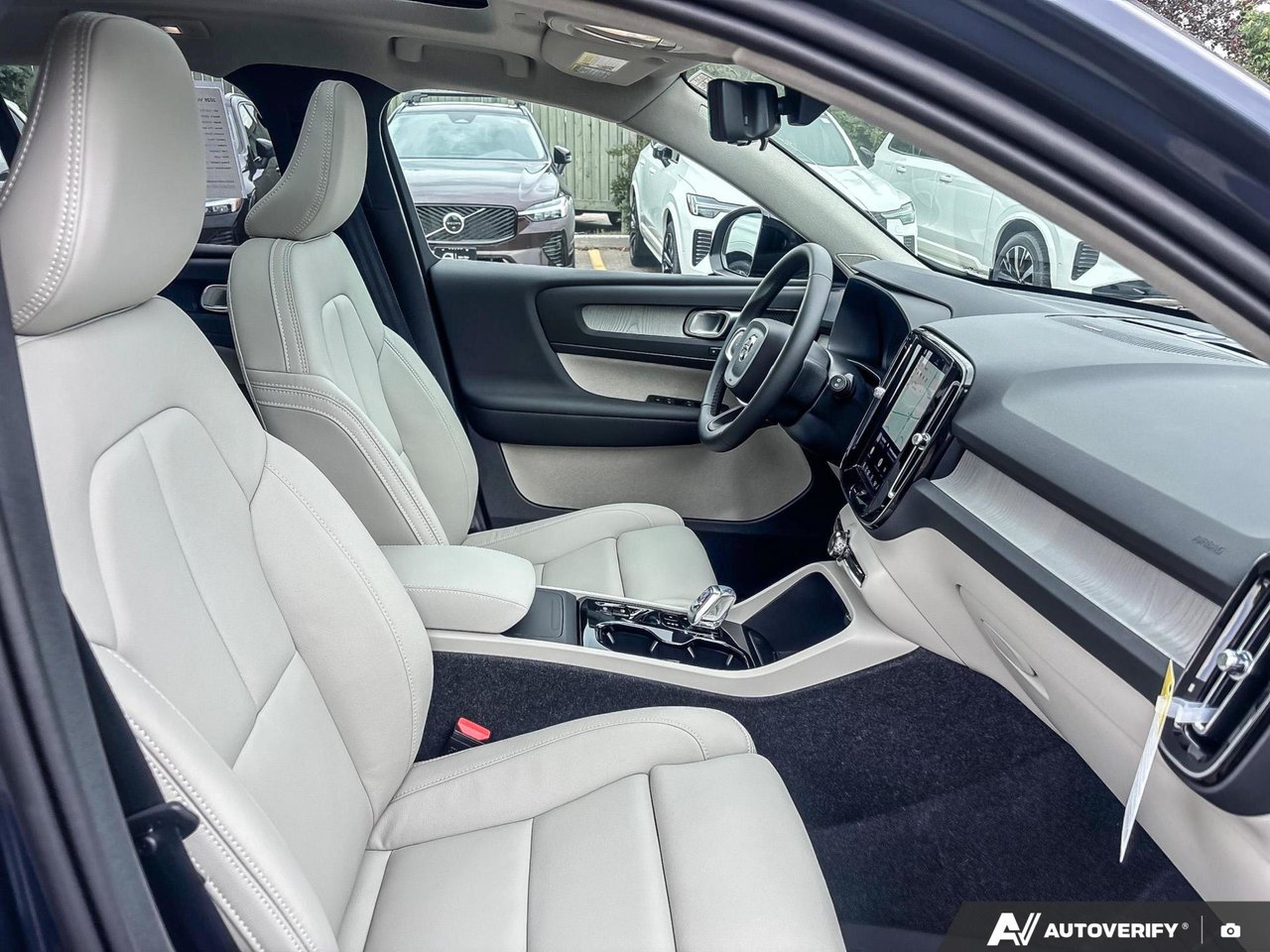 2026 Volvo XC40 Plus Dark Theme-21