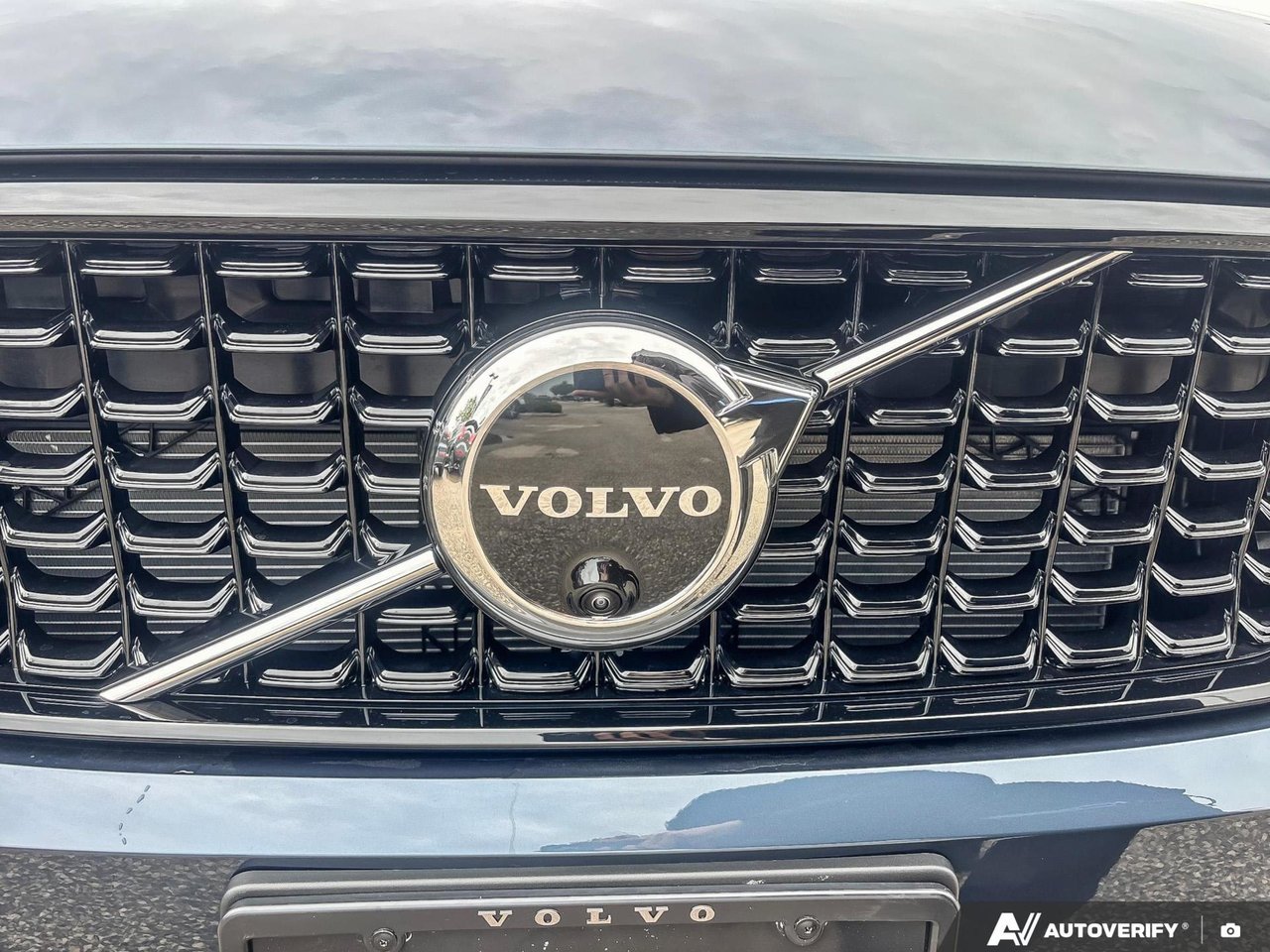 2026 Volvo XC40 Plus Dark Theme-5