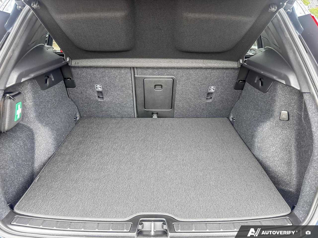 2026 Volvo XC40 Plus Dark Theme-7