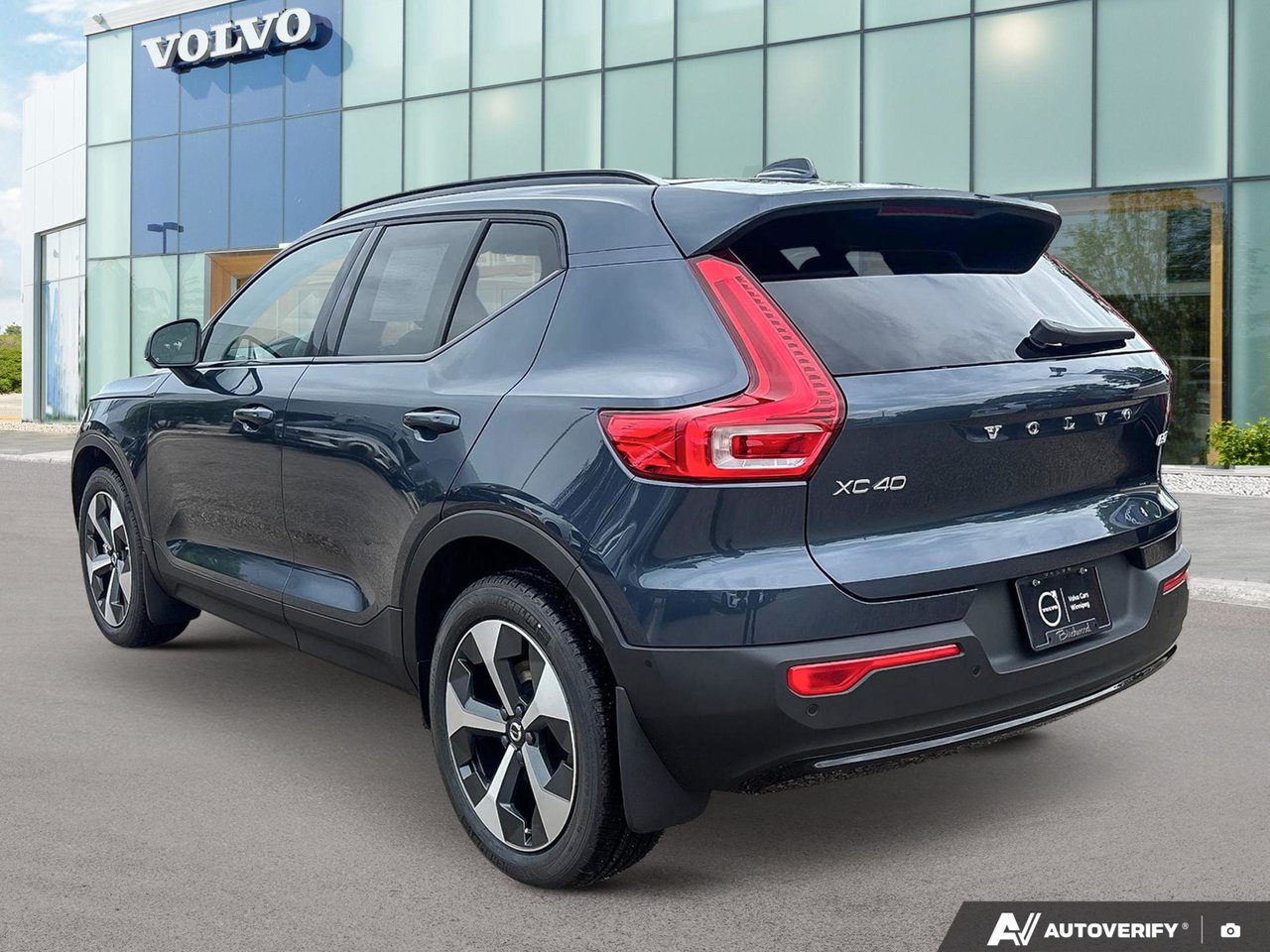 2026 Volvo XC40 Plus Dark Theme-2