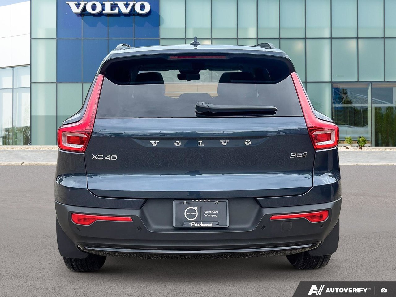 2026 Volvo XC40 Plus Dark Theme-3