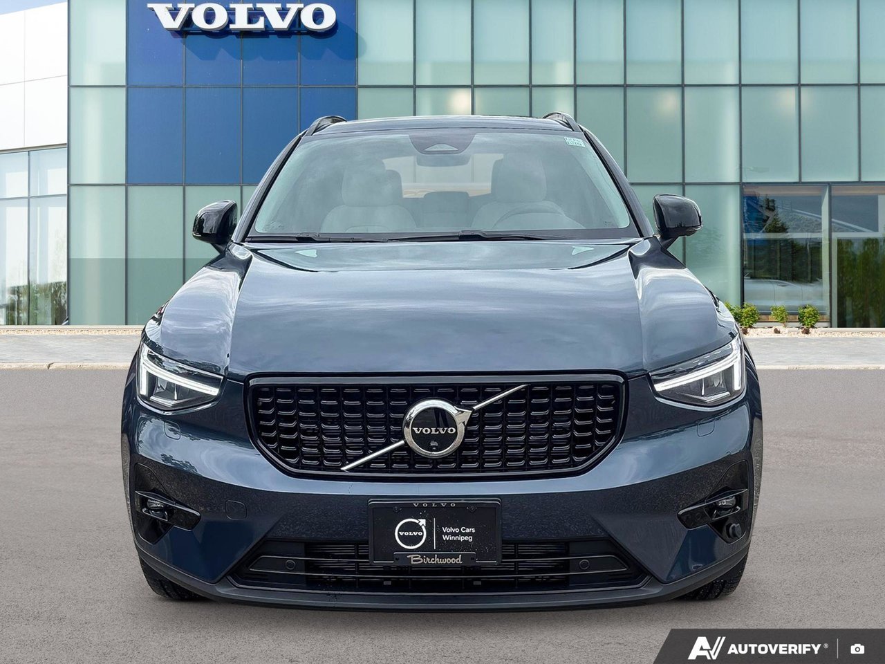 2026 Volvo XC40 Plus Dark Theme-4