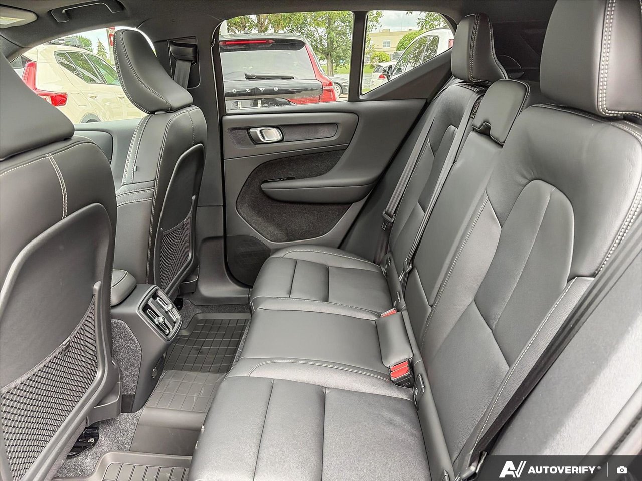 2026 Volvo XC40 Plus Dark Theme-22