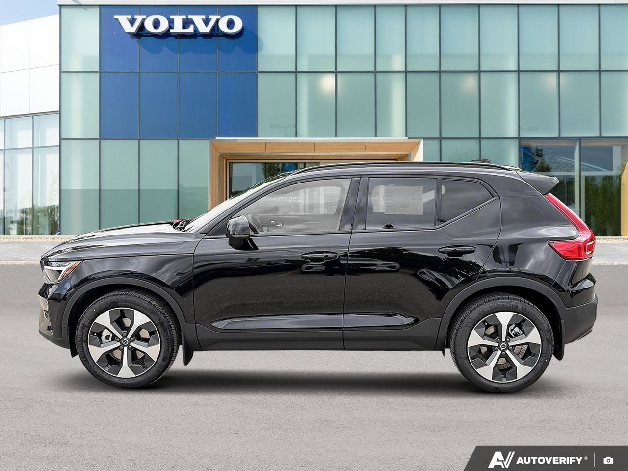 2026 Volvo XC40 Plus Dark Theme-1