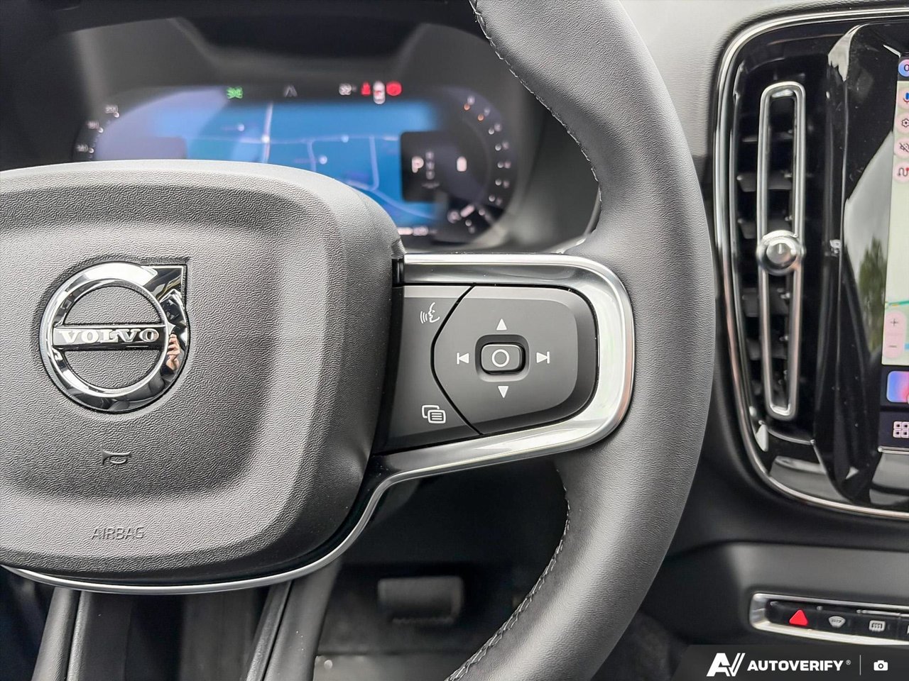 2026 Volvo XC40 Plus Dark Theme-15