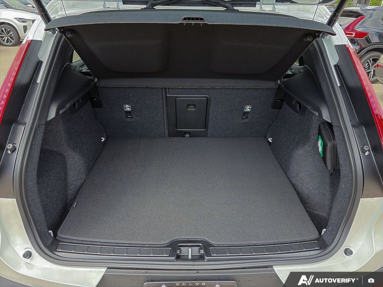 2026 Volvo XC40 Core Dark Theme-7