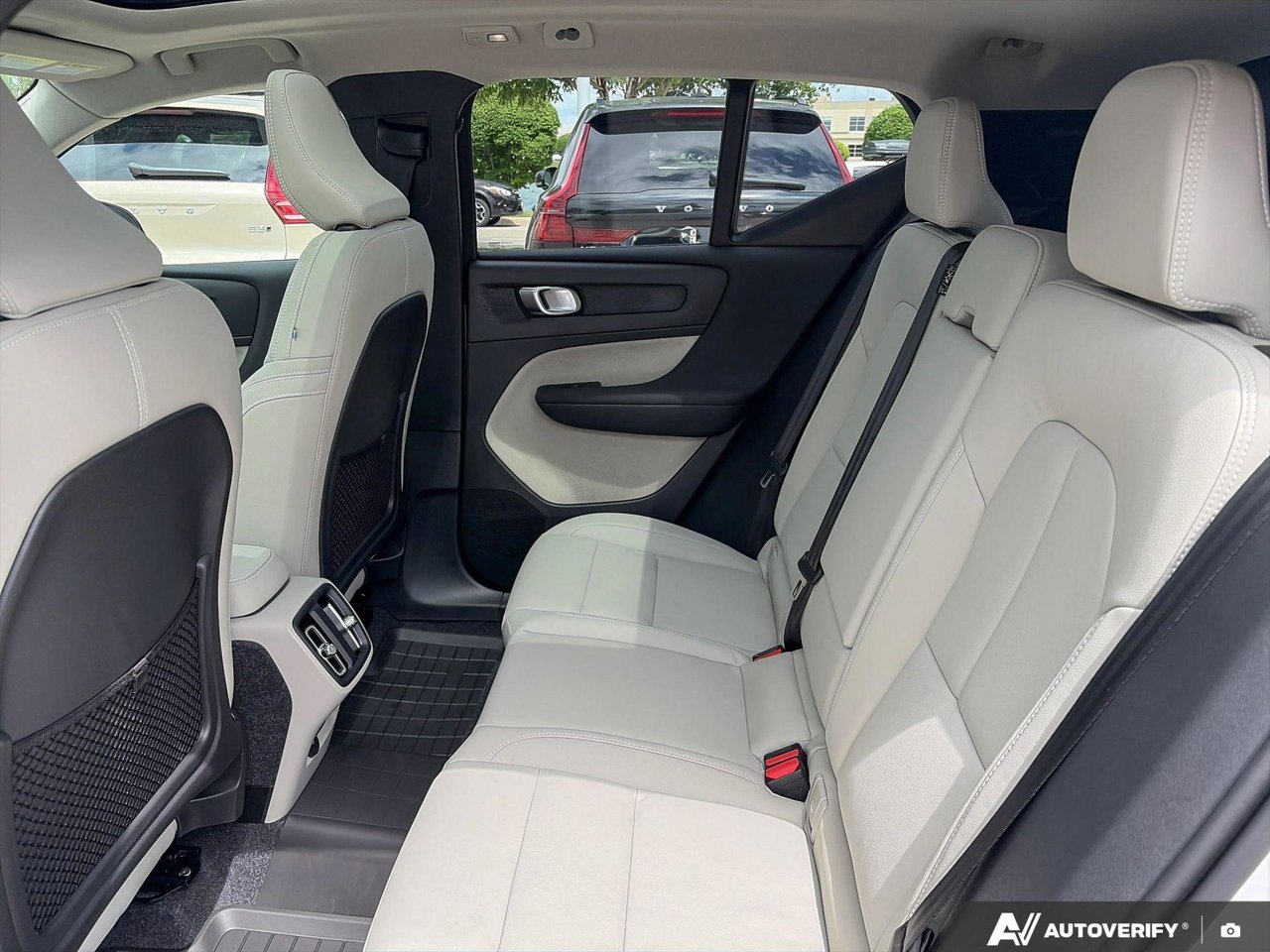 2026 Volvo XC40 Core Dark Theme-22