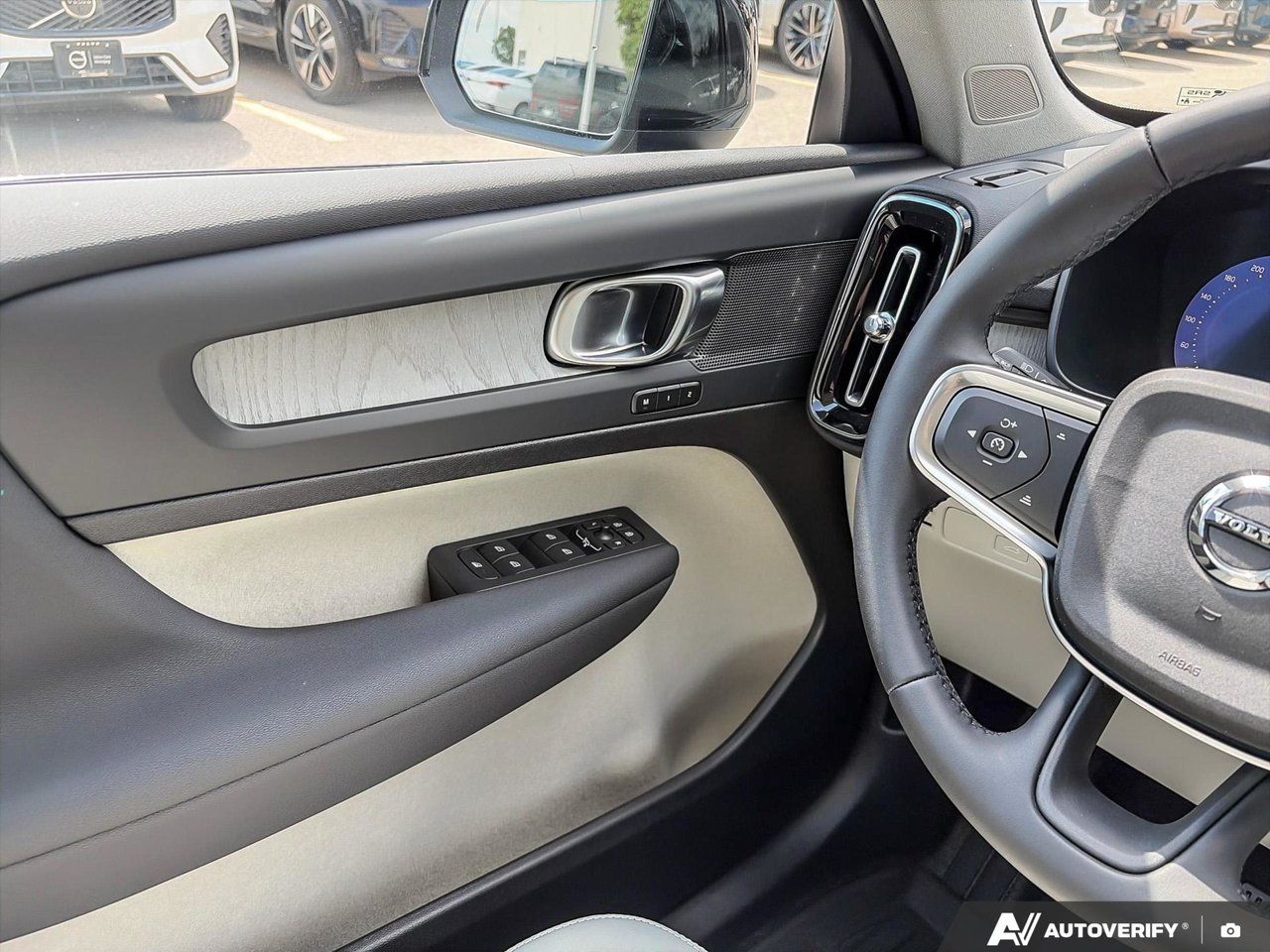 2026 Volvo XC40 Core Dark Theme-24