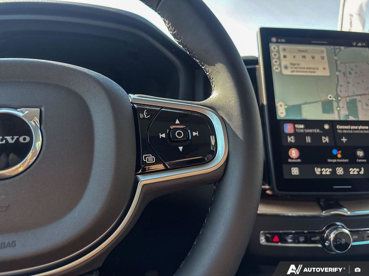 2026 Volvo XC60 Plug-In Hybrid Plus Dark Theme-16
