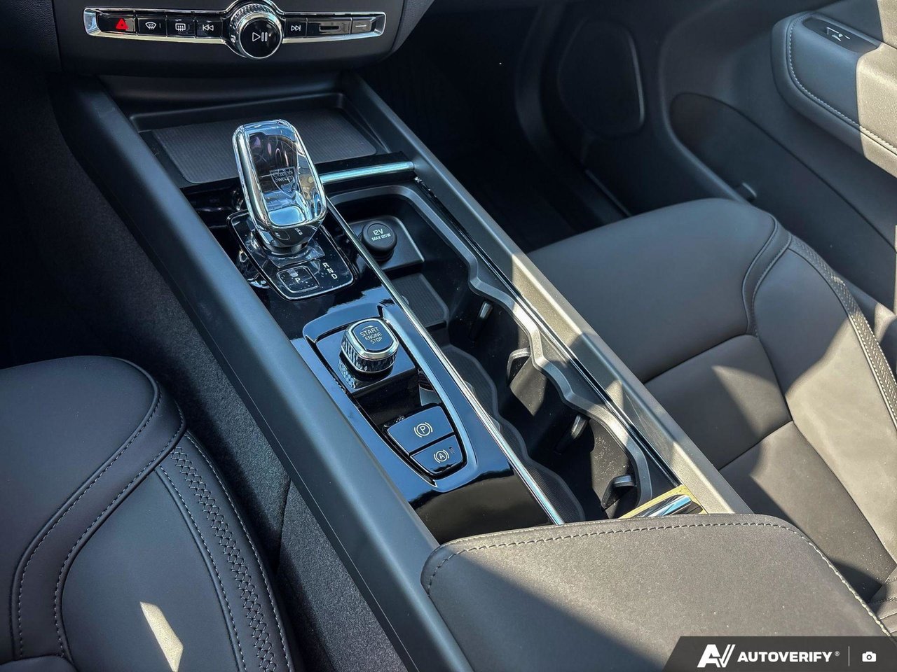 2026 Volvo XC60 Plug-In Hybrid Plus Dark Theme-18