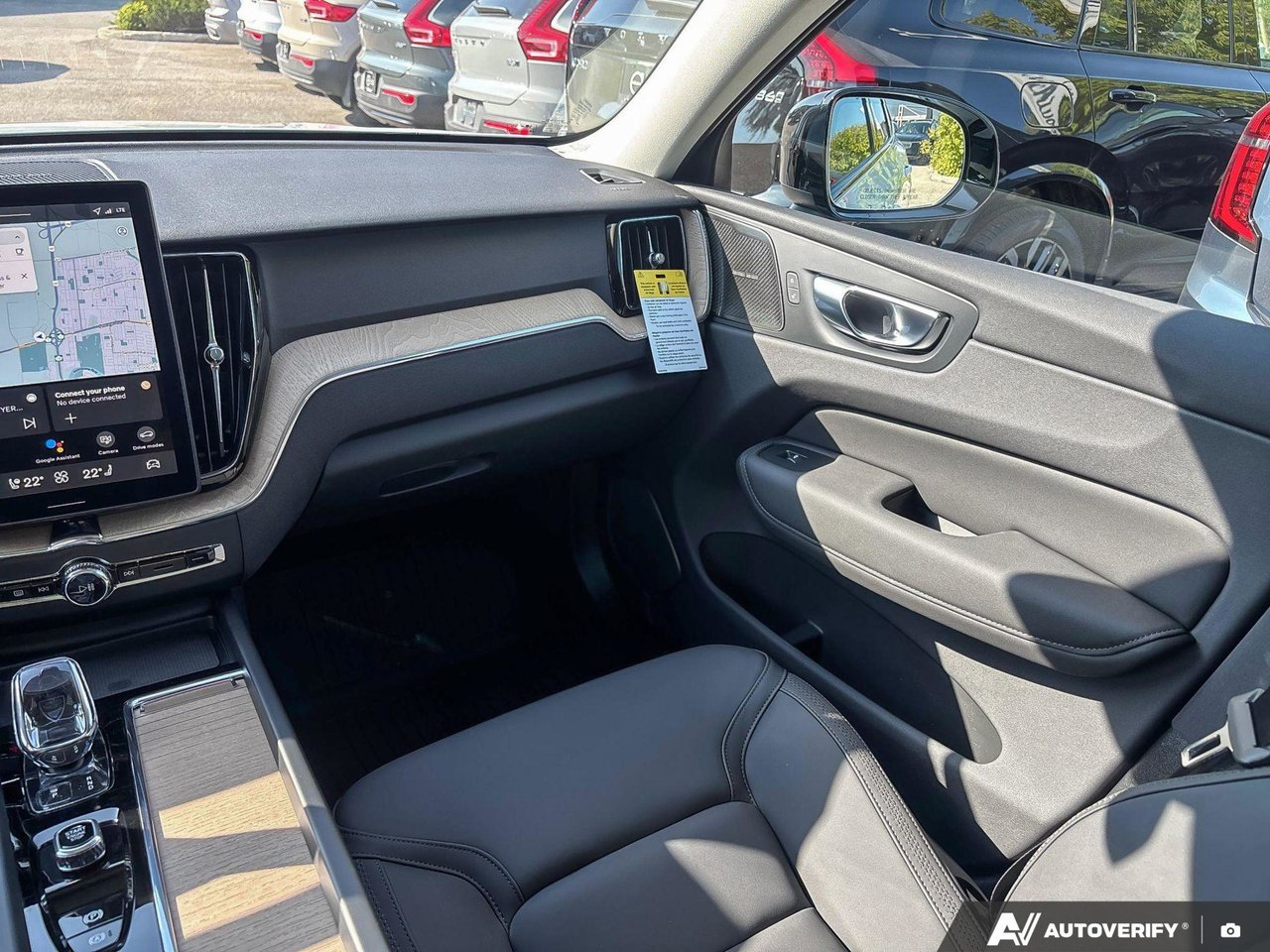 2026 Volvo XC60 Plug-In Hybrid Plus Dark Theme-25