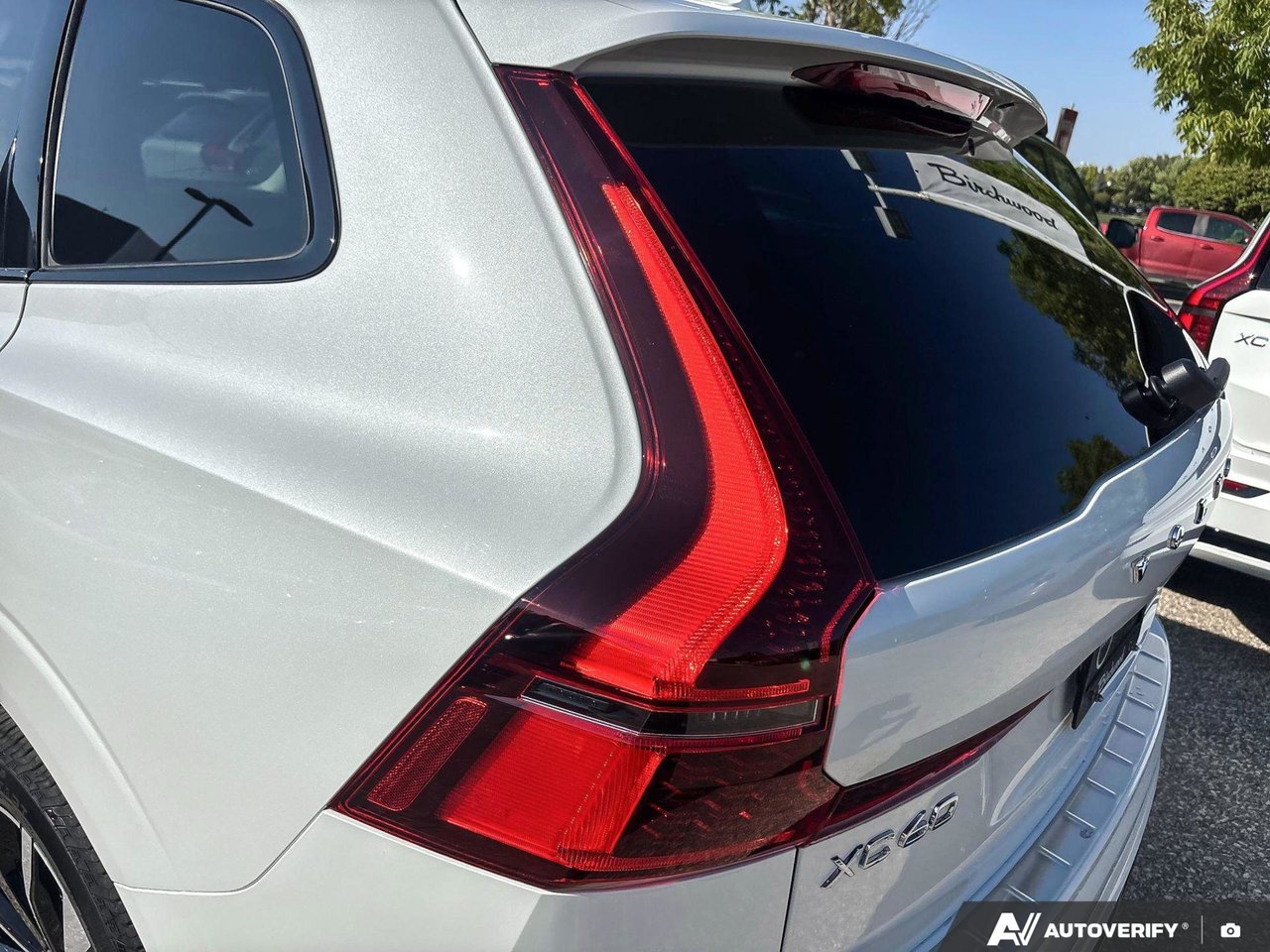 2026 Volvo XC60 Plug-In Hybrid Plus Dark Theme-12