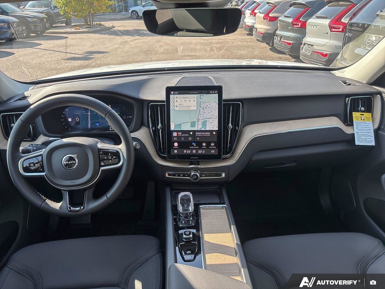 2026 Volvo XC60 Plug-In Hybrid Plus Dark Theme-24
