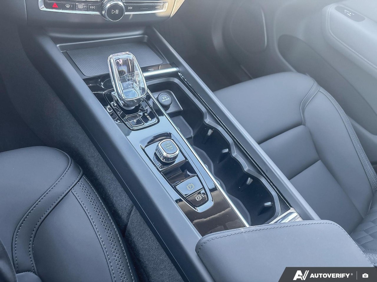 2026 Volvo XC60 Plug-In Hybrid Plus Dark Theme-18