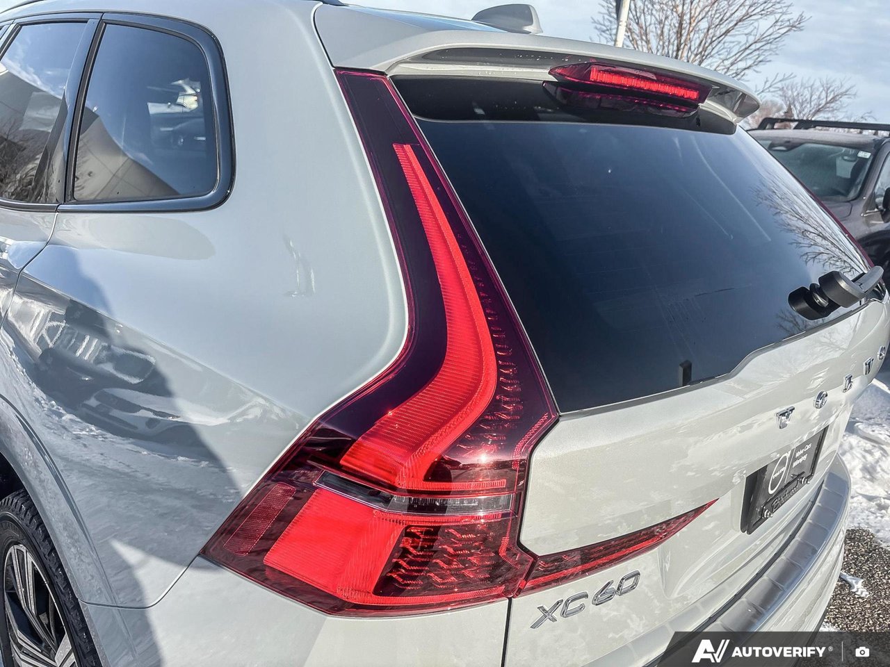 2026 Volvo XC60 Plug-In Hybrid Plus Dark Theme-12