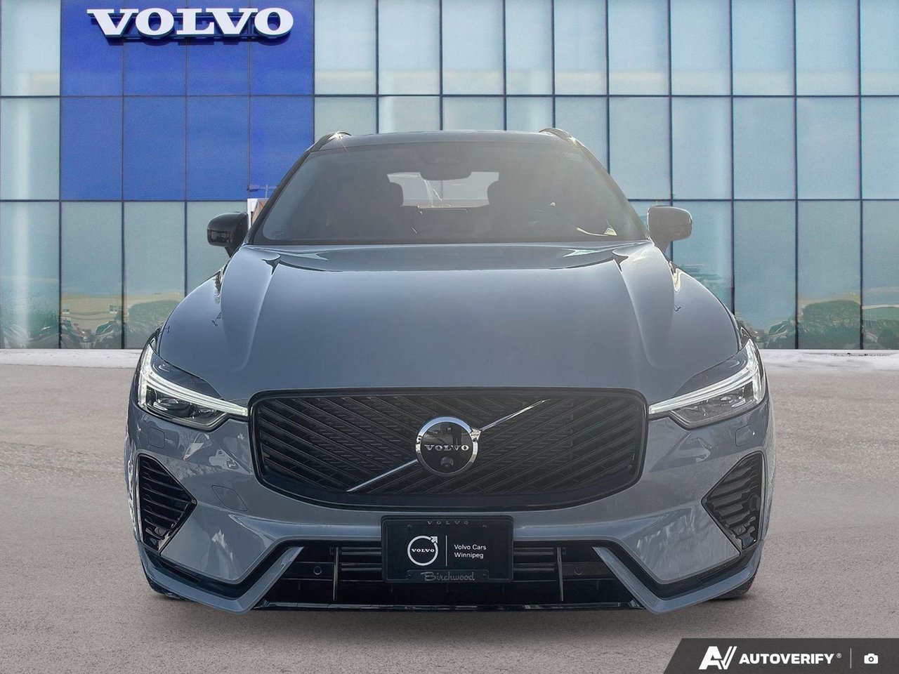 2026 Volvo XC60 Plug-In Hybrid Plus Dark Theme-5