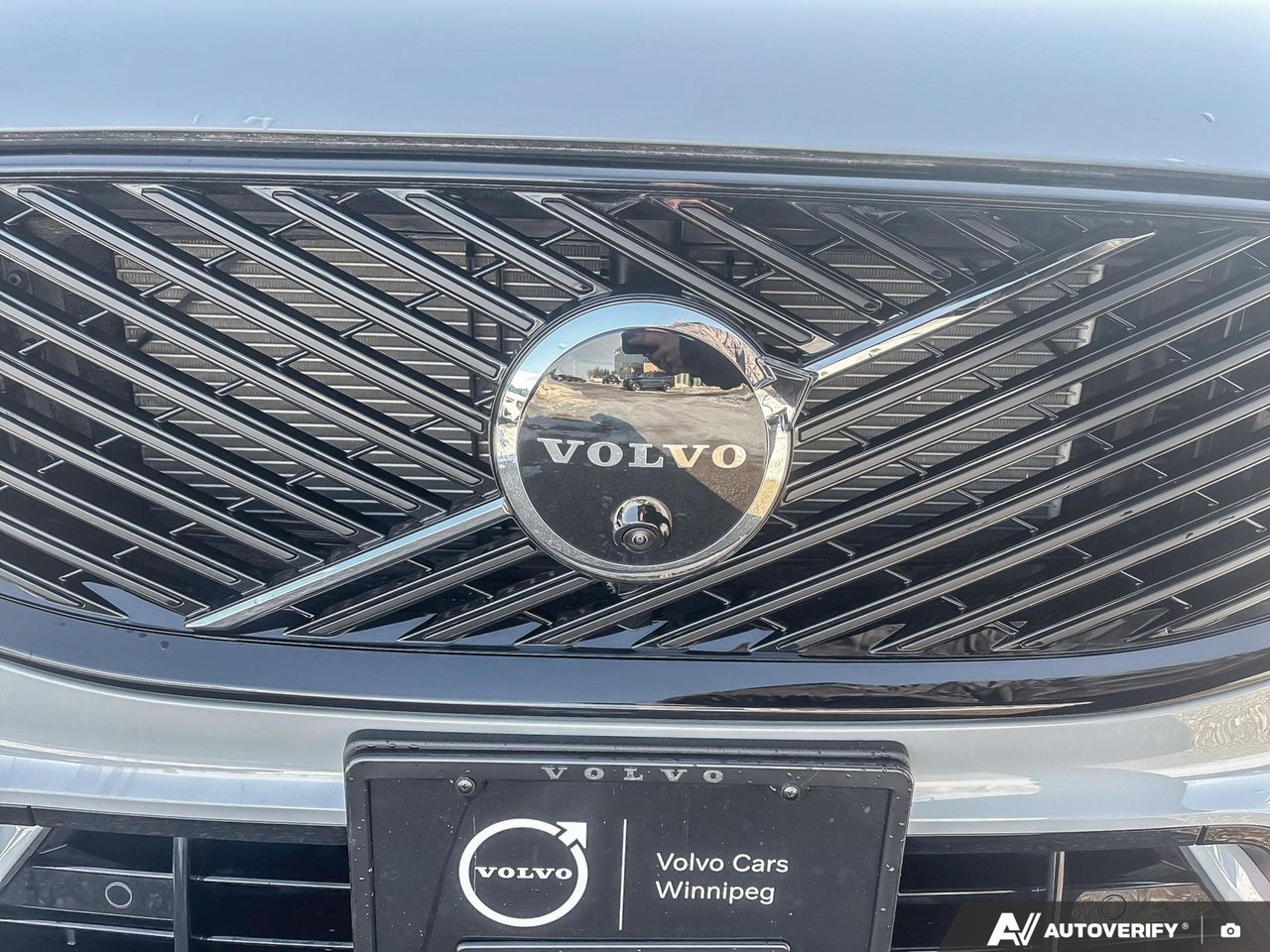2026 Volvo XC60 Plug-In Hybrid Plus Dark Theme-6