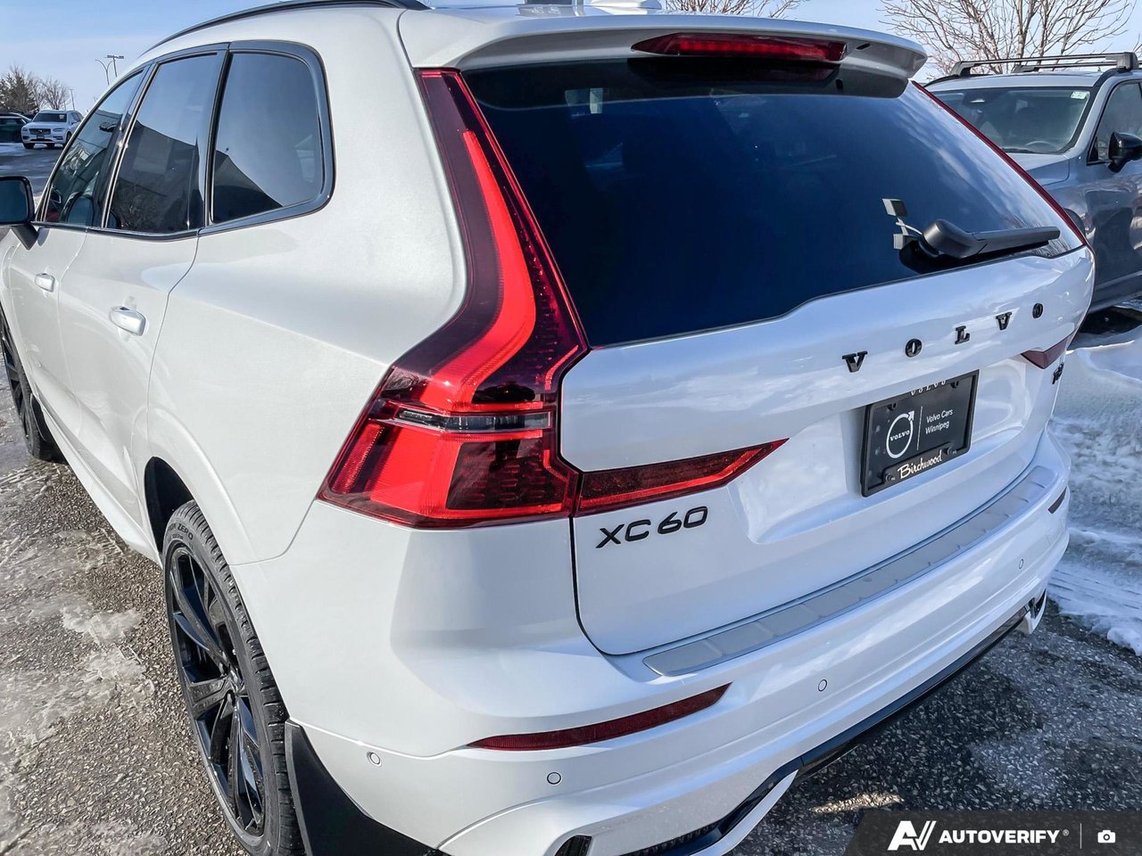 2026 Volvo XC60 Plug-In Hybrid Ultra Black Edition-12